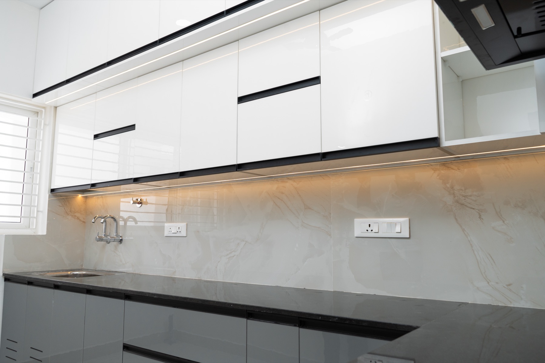 White Gloss Modular Kitchen